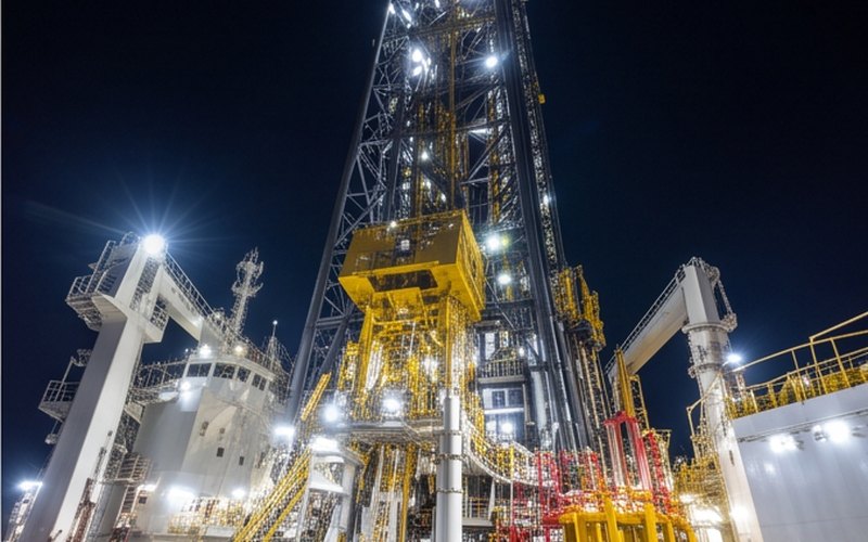 Ilustração gerada por IA sobre: Foresea renova contrato da sonda ODN II com a Petrobras